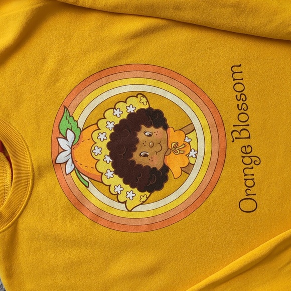 Women's Strawberry Shortcake Orange Blossom Graphic Sweatshirt Medium NEW - Picture 4 of 7